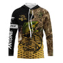 Tenue de pêche carpe personnalisée hoodie camouflage roseaux orange jaune avec carpe en combat et lettrage Carpe Diem