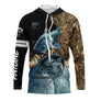 Tenue de pêche silure personnalisée hoodie camouflage roseaux orange et eau bleutée avec silure imposant Big Moustache