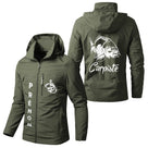 Veste imperméable pêche vert militaire avec capuche, carpe et inscription CARPISTE, prénom et logo torse personnalisés