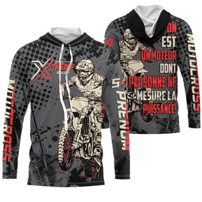 Maillot motocross gris rouge avec pilote en wheelie et lettrage Xtreme Motocross, prénom numéro 07 imprimés