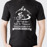 T-shirt cyclisme homme noir motif cycliste blanc grimpant col chaîne montagnes message Dans ma tête je suis sur mon vélo