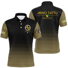 Polo footgolf personnalisé homme noir et or avec motif graphique dégradé en triangles, logo club Arno Tattu et sponsor