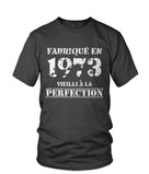 T-shirt col rond gris anthracite Fabriqué en 1973 Vieilli à la perfection lettrage blanc vintage, vue de face