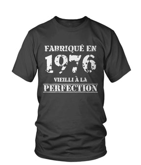 T-shirt col rond gris anthracite Fabriqué en 1976 Vieilli à la perfection lettrage blanc vintage, vue de face