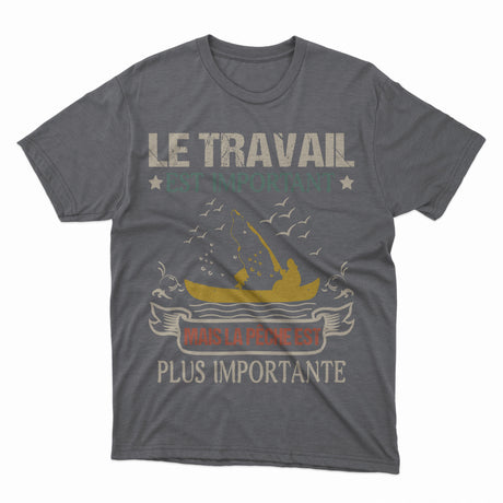 Bateau De Pêche, Chalutier, Fileyeur, Cadeau Humour Pêcheur, Le Travail Est Important, Mais La Pêche Est Plus Importante - VEPENP007 T-shirt Homme Gris