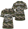 T-Shirt Camouflage Pêcheur de Truite: Cadeau Unique, Confortable et Écologique - CT26042214 T-shirt All Over Col Rond Unisexe
