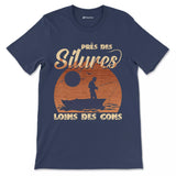 Cadeau Humour Pêcheur Homme, Pêche du Silure, T-shirt Pêcheur Drôle, Près des Silures Loins des Cons